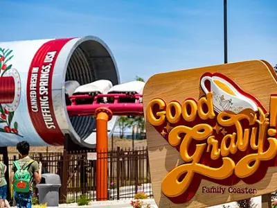 Good Gravy! - Sign and tunnel