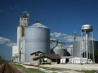 Grain elevators in Royal, IL