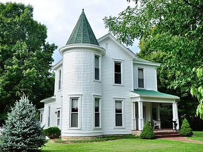 The Bondurant-Hustin House in Pewee Valley, KY